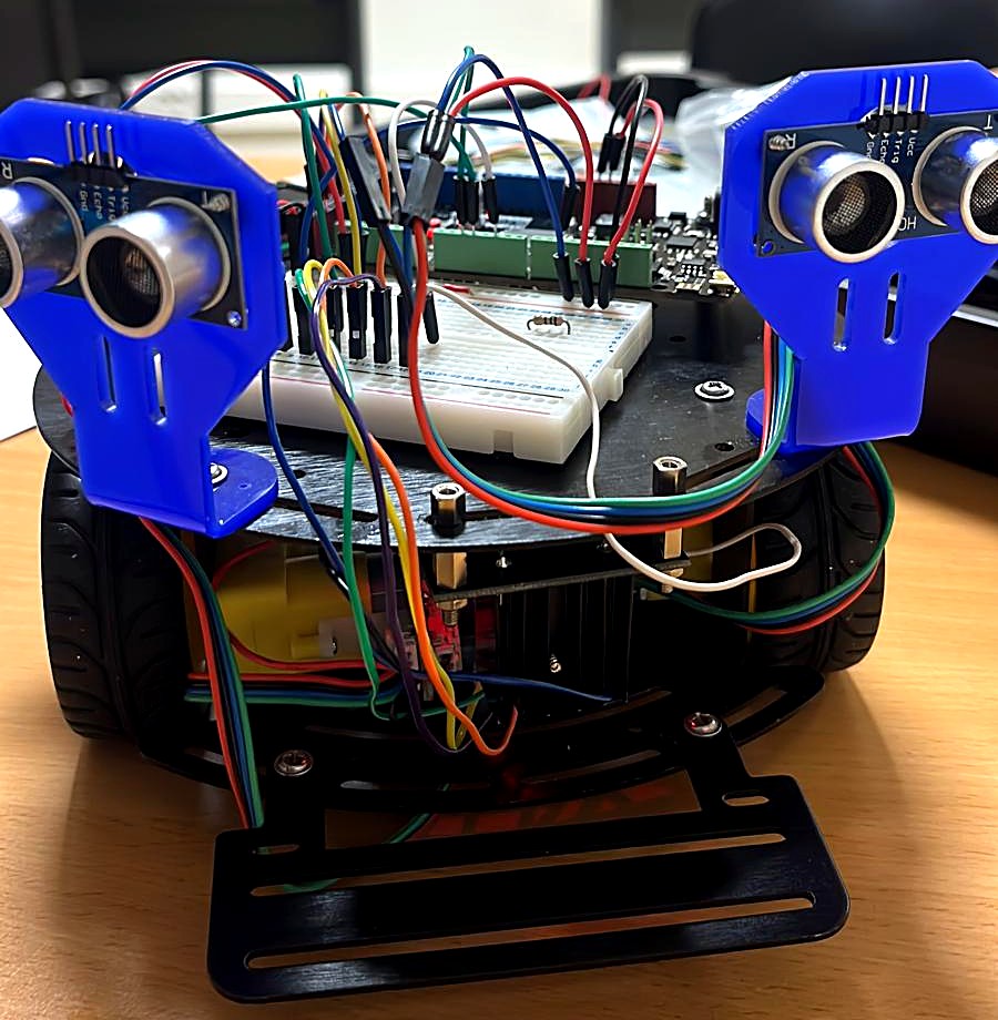 Le robot vu de face avec ses capteurs à ultrasons
